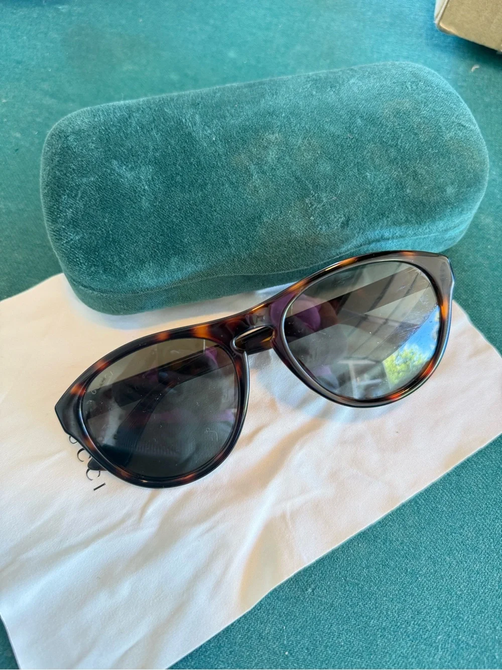 Gucci Tortoiseshell Frame Sunglasses with Dark Lenses